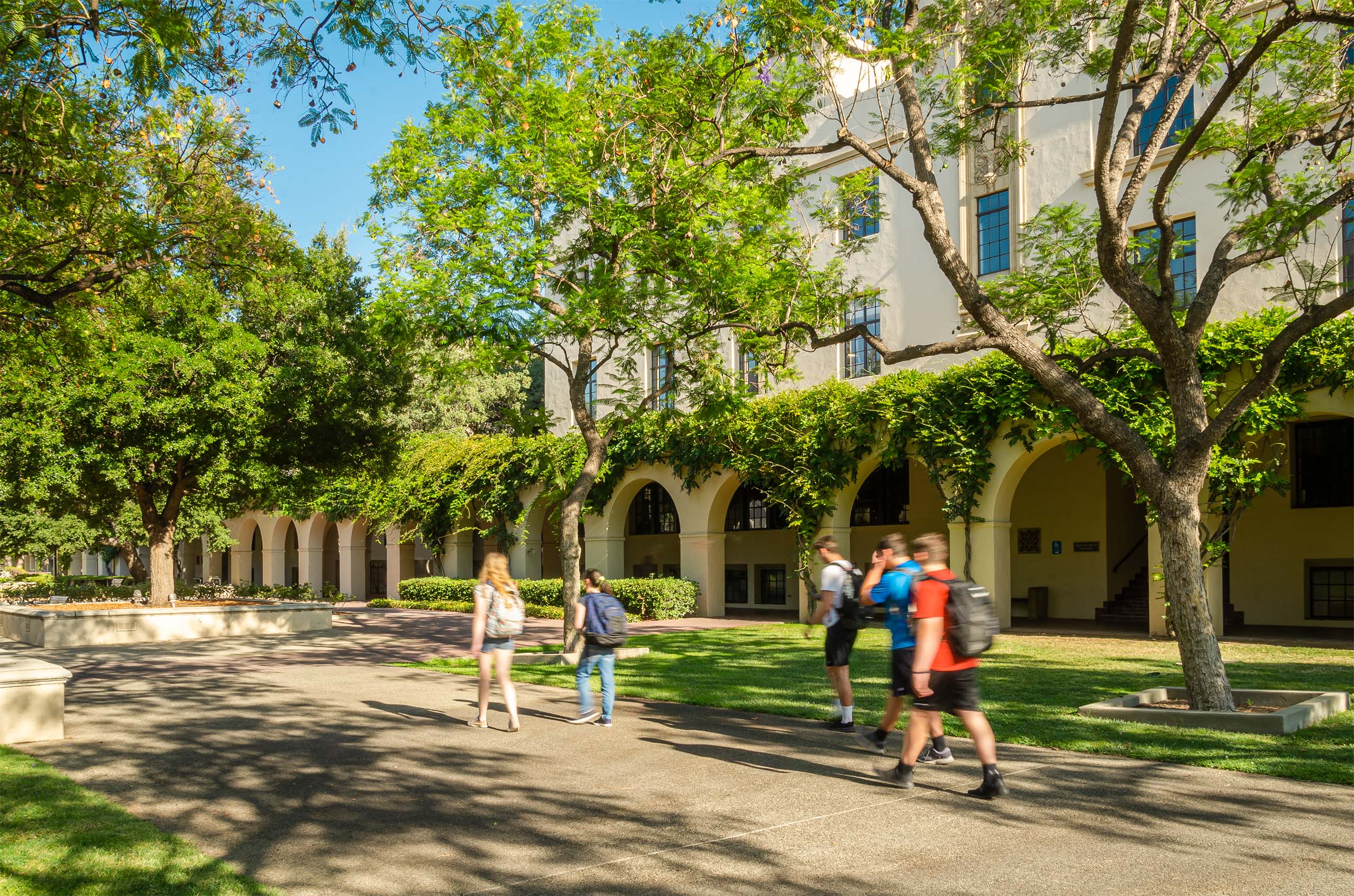 Students walking through Bechtel Mall, Caltech.